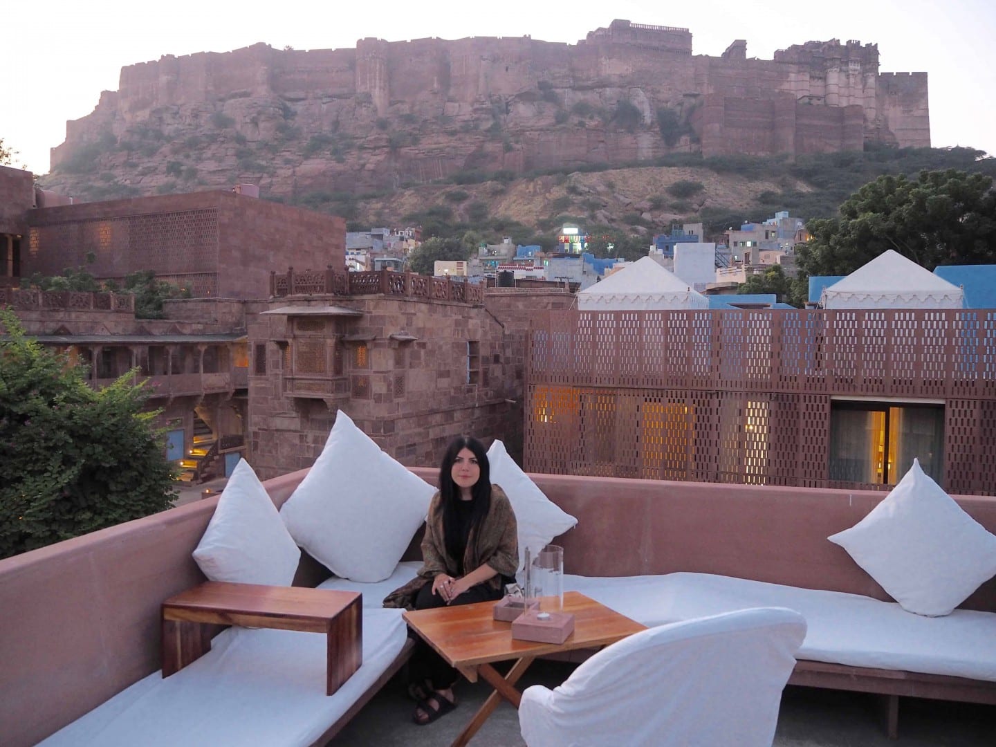 eating out alone a restaurant while travelling alone