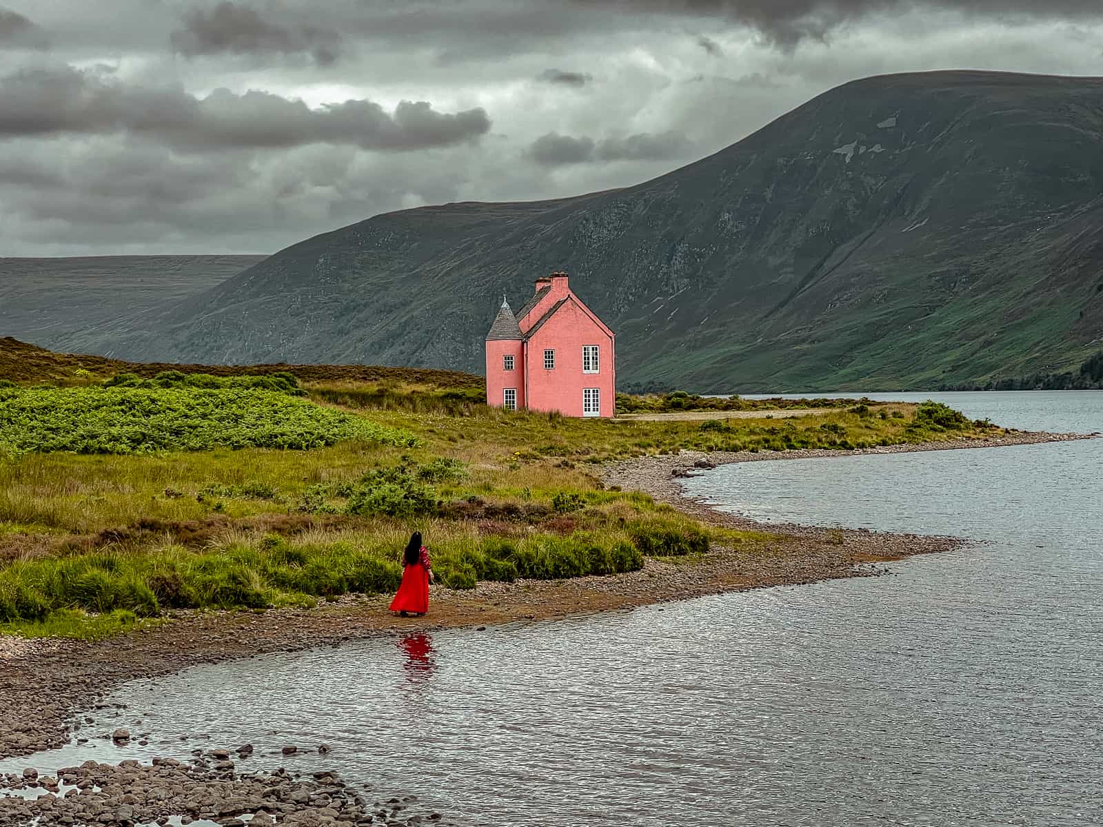 How to visit Loch Glass Pink House Culzie Lodge Scotland