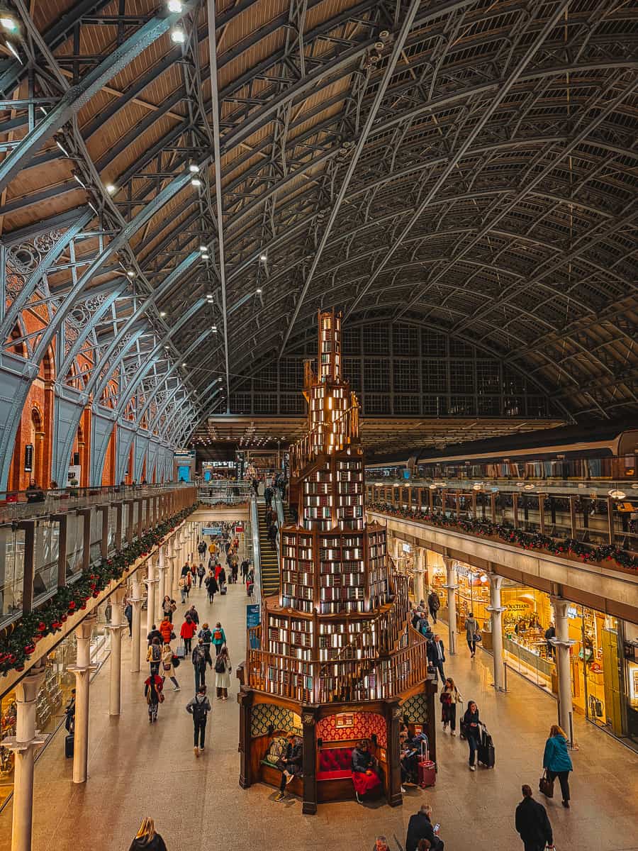 London Book Christmas Tree