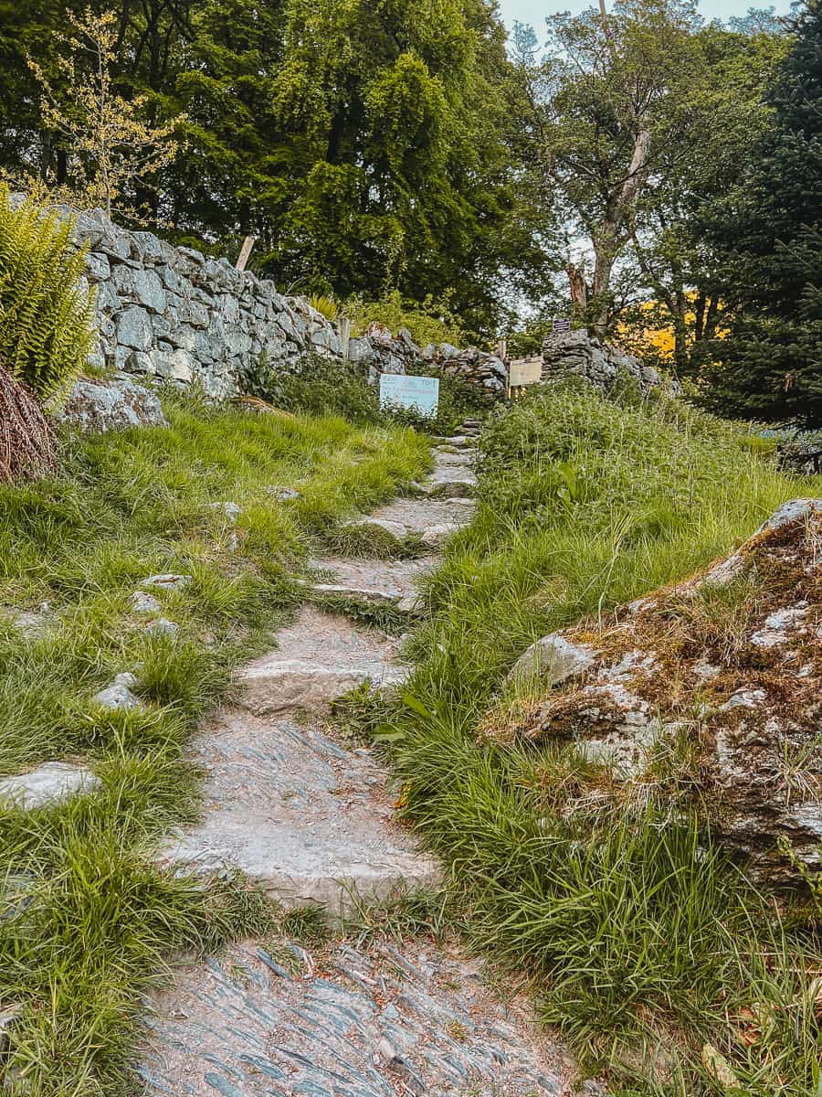 Pistyll Rhaeadr waterfall walk